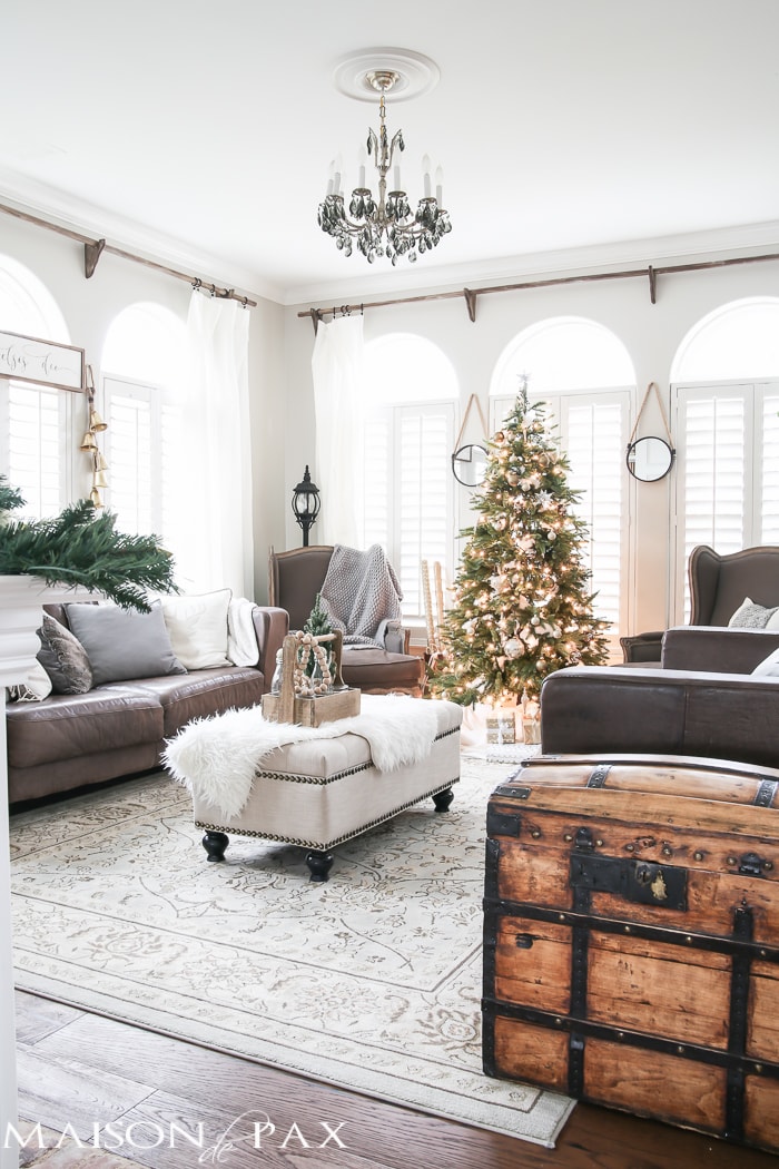 Green and white Christmas decorating ideas - Maison de Pax