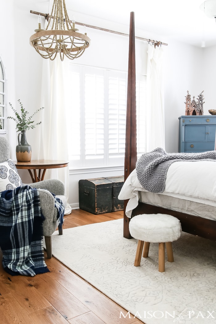 adding texture with throws and pillows in a master bedroom for fall- Maison de Pax