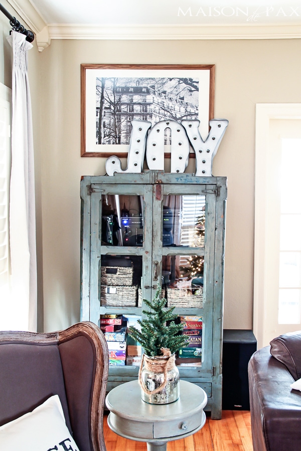 using photography in Christmas decor: stunning black and white photography of Paris via aiweb9ygdry.cmersite.com