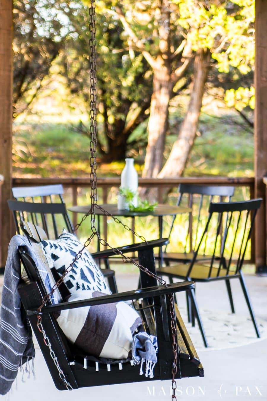 black porch swing with nice, smooth finish | Maison de Pax