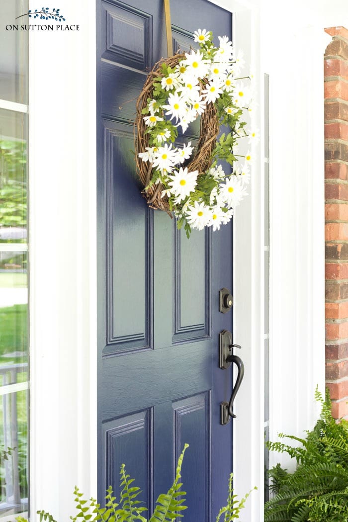 DIY Summer Daisy Wreath from On Sutton Place