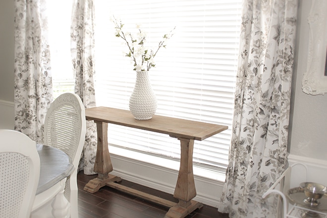Tips for using florals in your home: Fresh flowers can be expensive and short lived... but they're not the only way to decorate with flowers! Don't miss these creative tips for decorating with florals!