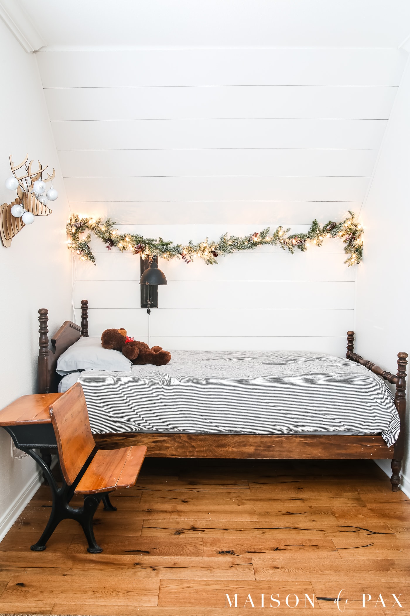 simple lighted garland above a little boy's bed for Christmas #simpleChristmas