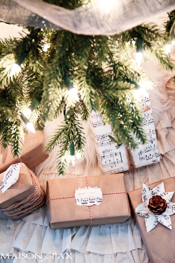 Sophisticated and simple Christmas tree decorations via aiweb9ygdry.cmersite.com