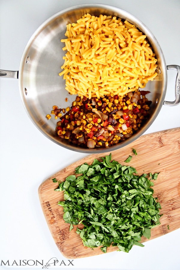 Quick and easy dinner recipe: macaroni and cheese with sweet sautéed veggies and bacon - aiweb9ygdry.cmersite.com