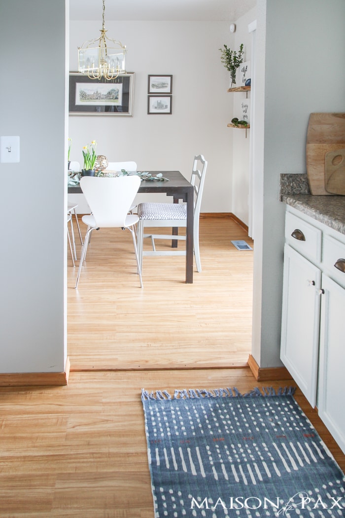 Looking for a great DIY budget alternative to carpet? Try vinyl flooring for an affordable option for high traffic areas. This tutorial will walk you through how to install a vinyl flooring!