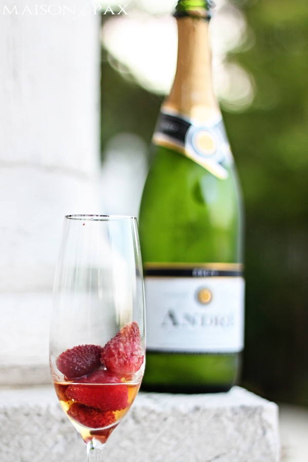 A delicious and super simple strawberry champagne cocktail - perfect for celebrating any occasion | aiweb9ygdry.cmersite.com
