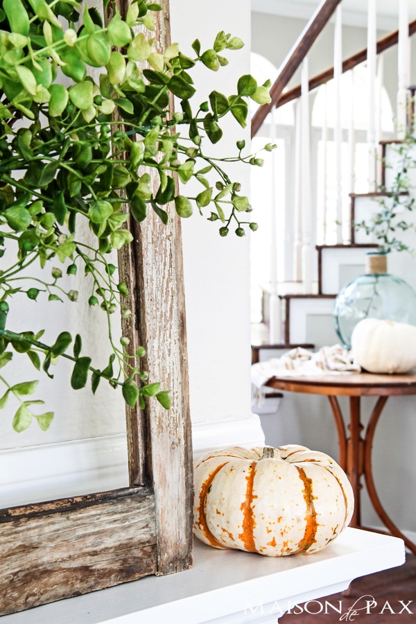 I love this fall home tour! Calming neutrals and lots of texture: simple ideas and easy fall decorations | aiweb9ygdry.cmersite.com