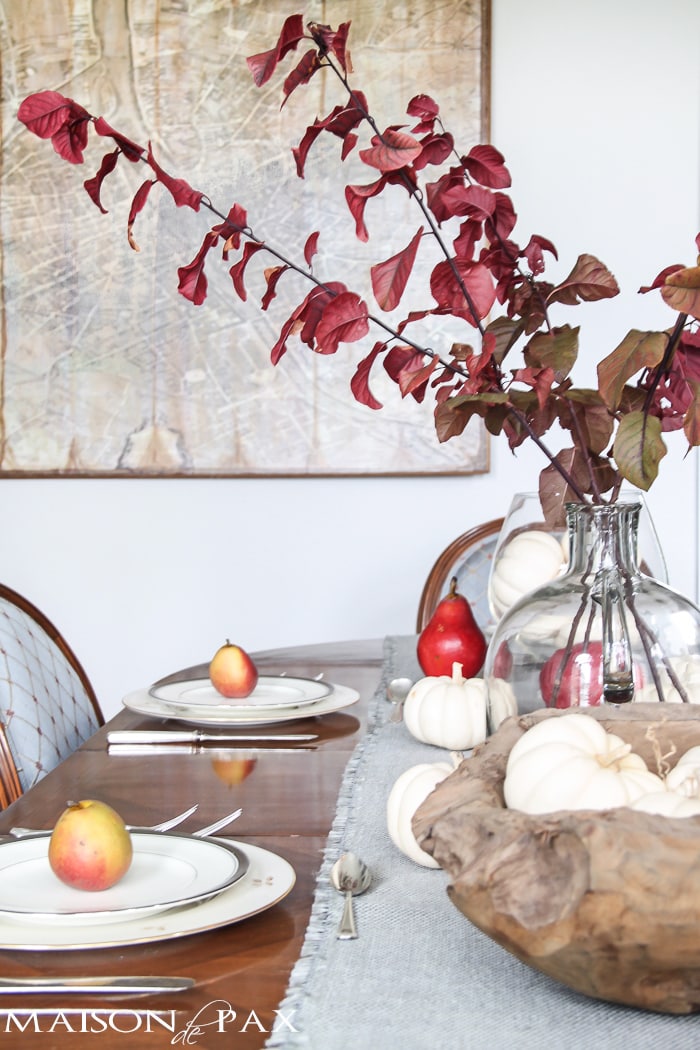 How to set a gorgeous Thanksgiving table: step by step process for a beautiful fall tablescape and gorgeous inspiration with white pumpkins, fall foliage, pears, and natural textures | aiweb9ygdry.cmersite.com