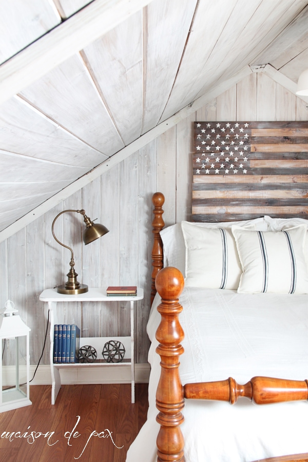 bedside table and lamp for your guests- Maison de Pax