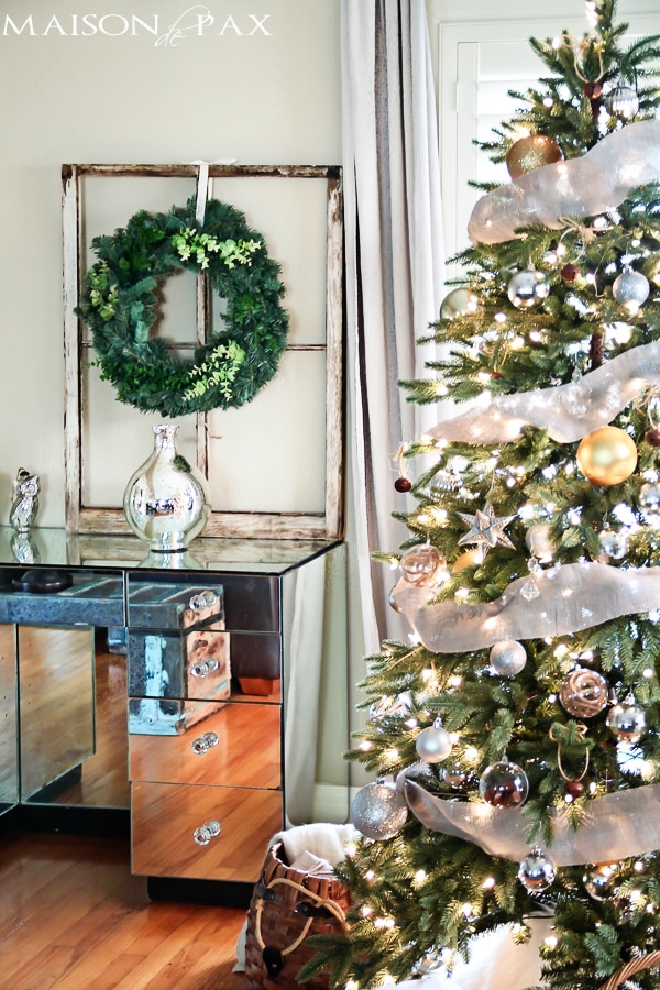 Sophisticated and simple Christmas tree decorations via aiweb9ygdry.cmersite.com