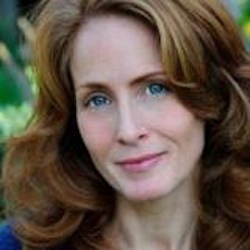 kelly headshot