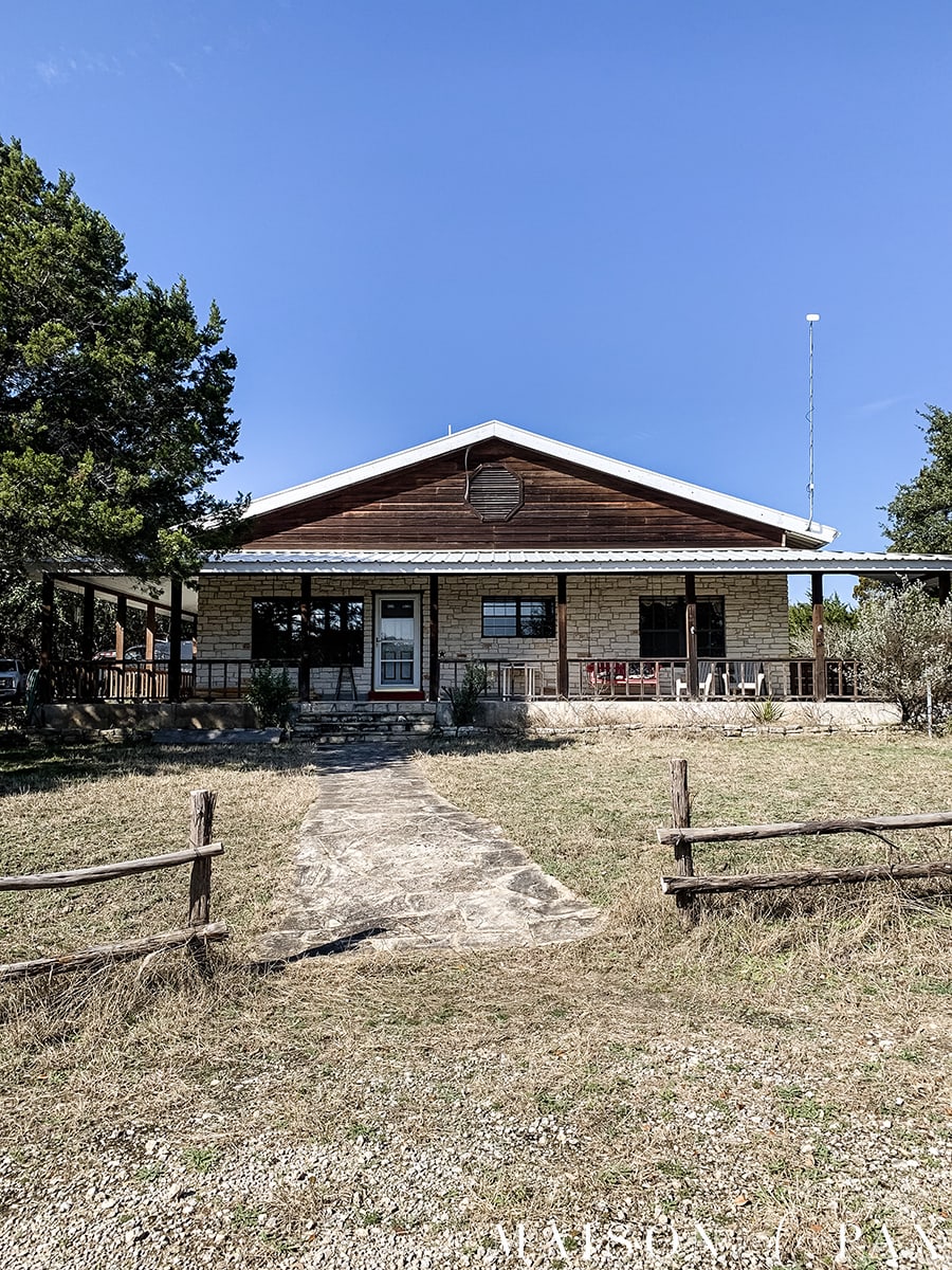 texas farmhouse with austin stone and cedar exterior | Maison de Pax