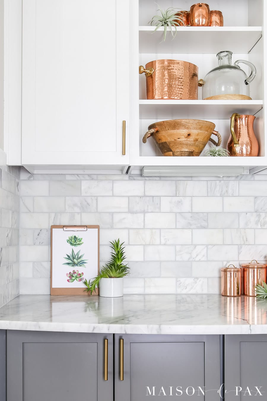 Summer decorating ideas: copper and succulents plus a free succulent printable! #freeprintable #printableart #succulent #wallart #succulentart #watercolor #printable #printablewatercolor #summerdecor