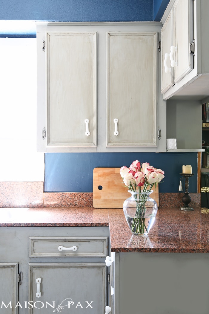 beautiful! You won't believe the transformation that chalk paint made on this kitchen. Plus, all the do's and don'ts and details of painting a kitchen with chalk paint | aiweb9ygdry.cmersite.com