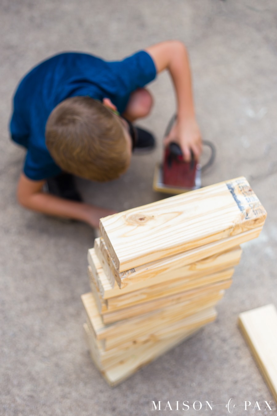 Get tips for completing building projects with your kids! #familyfun #familyproject #outdoorgames #kidfriendlyproject #diyproject