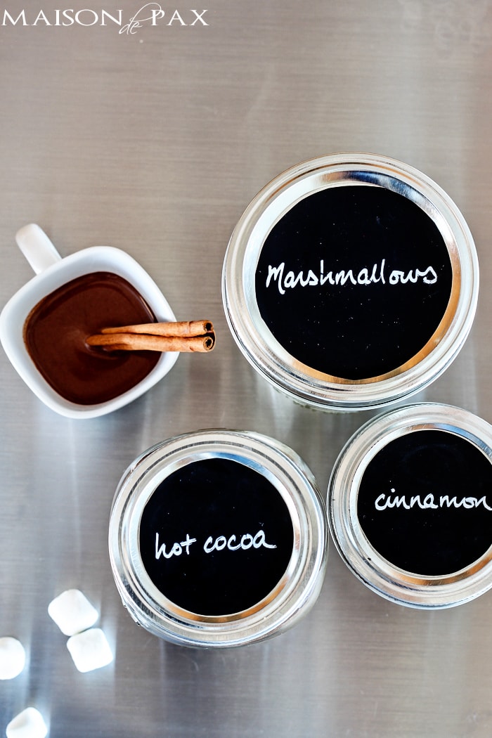 What an adorable idea! A hot chocolate and snack bar - perfect for fall and winter and all those holiday visitors | aiweb9ygdry.cmersite.com