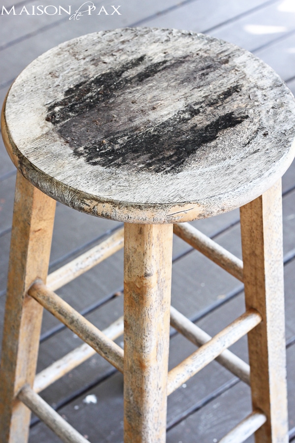 Such an adorable little stool! Great tutorial to make your own little mint stool via aiweb9ygdry.cmersite.com #diy #paint