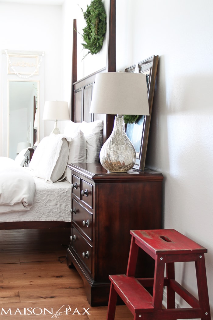 Gorgeous, simple Christmas home tour: natural greenery, winter woodland theme, sparkly touches, and simple reminder of the hope of the season. Tons of diy and decorating ideas | aiweb9ygdry.cmersite.com