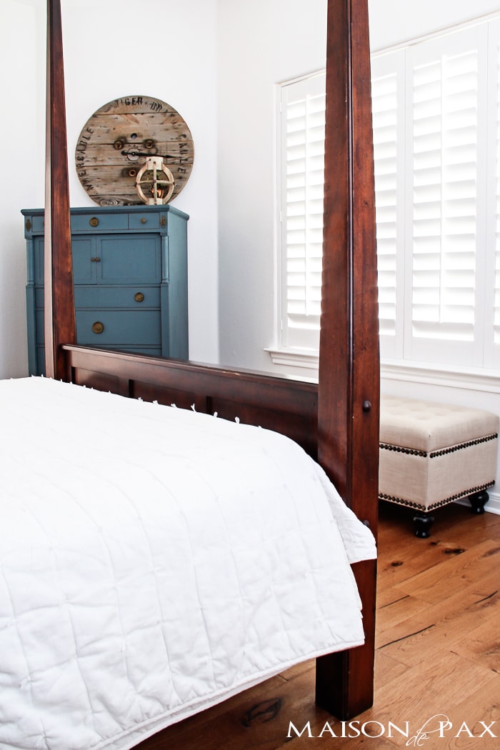 This is the best white paint! Not too cool or warm and amazing coverage in just one coat... The perfect white for a family room or bedroom | aiweb9ygdry.cmersite.com