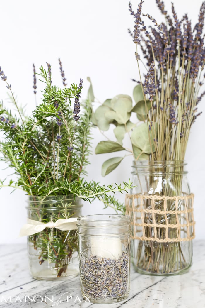 beautiful! Mason jars with dried lavender make easy and gorgeous centerpieces for home, parties, weddings, or baby showers | aiweb9ygdry.cmersite.com