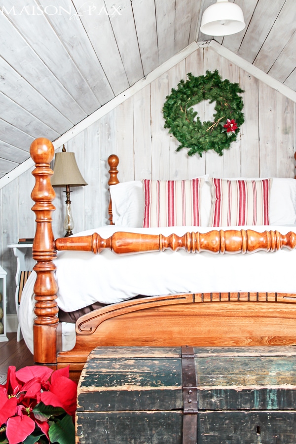 simple Christmas decor - 10 minutes to make your guest room perfectly festive for the holidays | aiweb9ygdry.cmersite.com