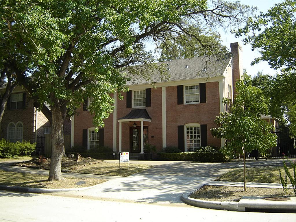 front angle before - Maison de Pax