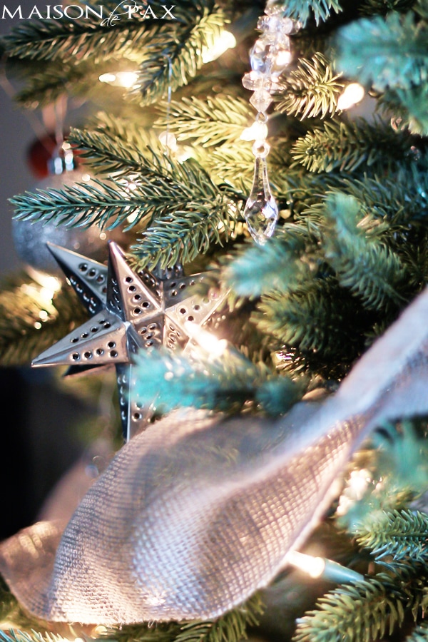 Sophisticated and simple Christmas tree decorations via aiweb9ygdry.cmersite.com