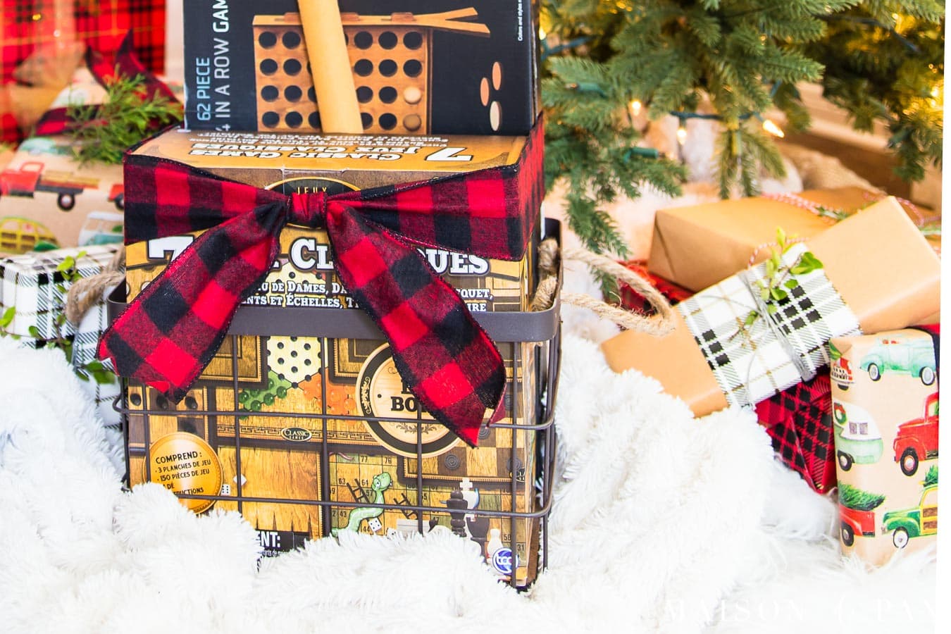 wooden board games tied with red ribbon | Maison de Pax