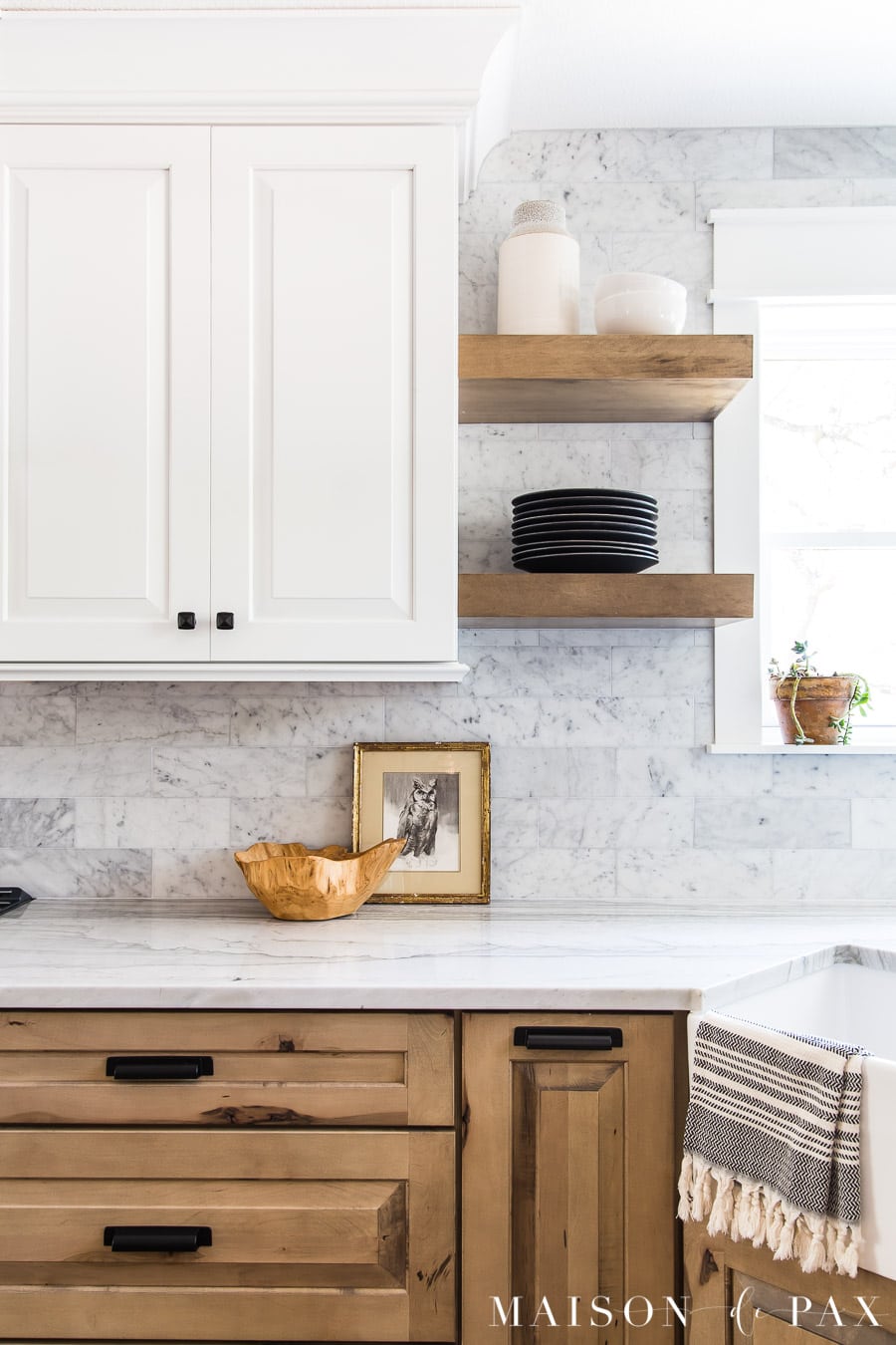 open shelving and honed marble backsplash | Maison de Pax