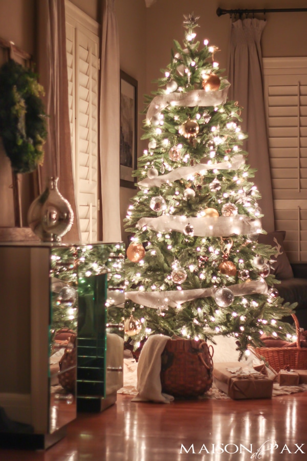 gorgeous, twinkling, holiday inspiration - beautiful Christmas lights at night via aiweb9ygdry.cmersite.com