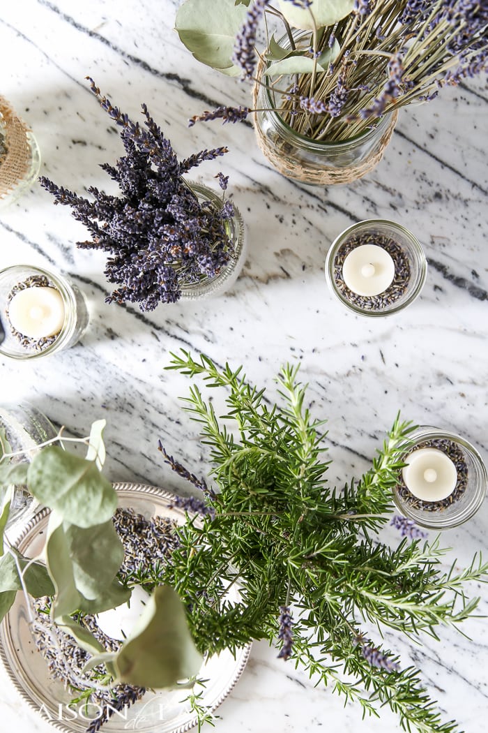 beautiful! Mason jars with dried lavender make easy and gorgeous centerpieces for home, parties, weddings, or baby showers | aiweb9ygdry.cmersite.com