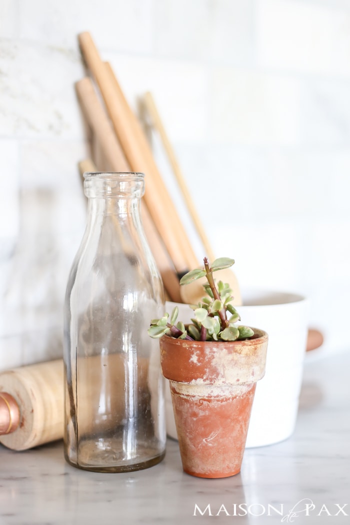 Simple, neutral, lovely spring decorating ideas plus 5 tips for easy spring decor.