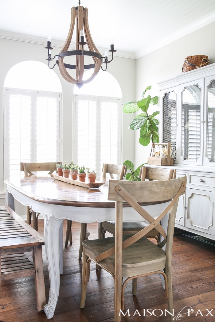 Dining room and chandelier- Maison de Pax