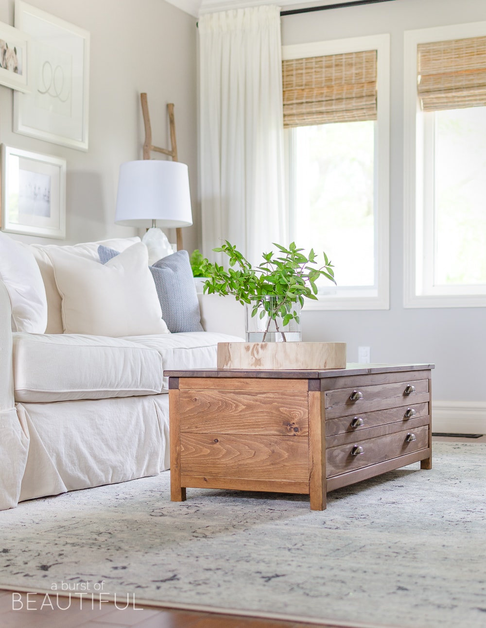 How to Capture a Modern Farmhouse Style: tips for decorating your home with that modern farmhouse feel and charm