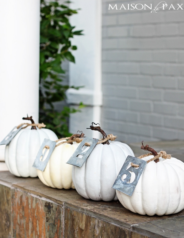 such a cute way to display your house number and decorate your front porch via aiweb9ygdry.cmersite.com #fall #decor #pumpkin