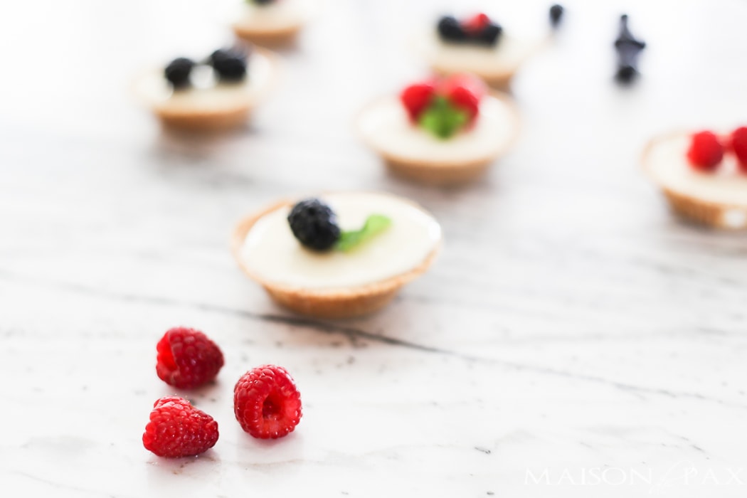 Only three ingredients! These mini lemon lime tarts are so easy and delicious | aiweb9ygdry.cmersite.com