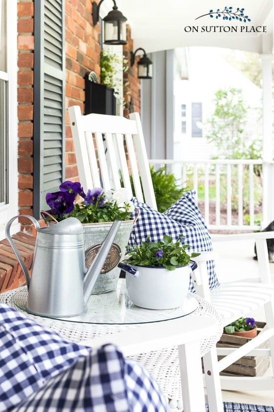 Southern front porch- Maison de Pax