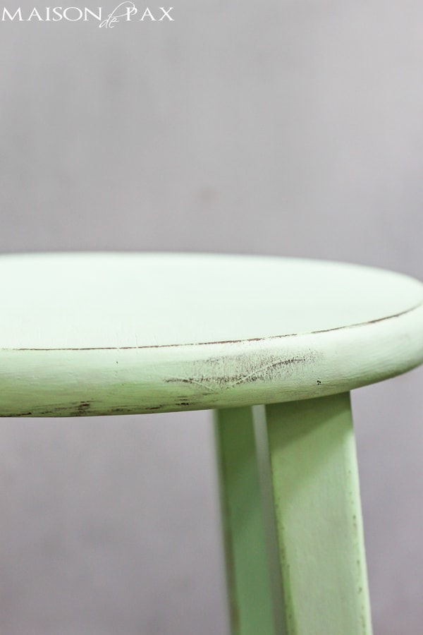 Such an adorable little stool! Great tutorial to make your own little mint stool via aiweb9ygdry.cmersite.com #diy #paint