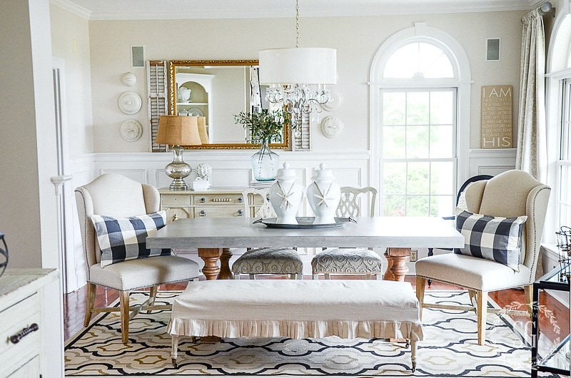 Crisp, white traditional farmhouse dining room: so many beautiful decorating ideas!