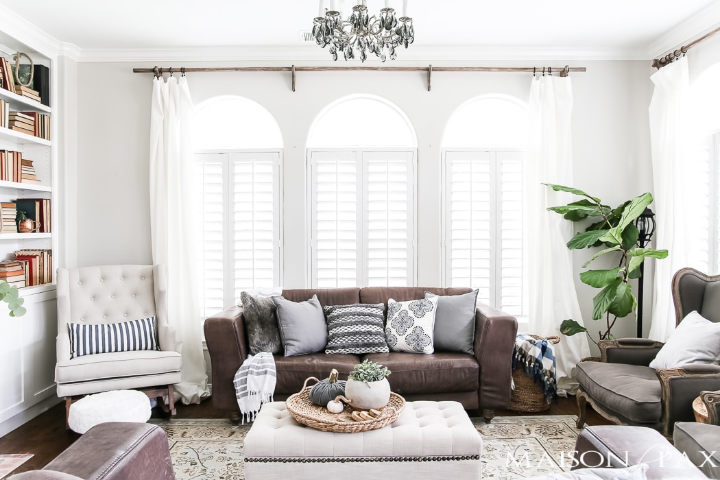 neutral fall decor: gray and white pumpkins and textures #falllivingroom