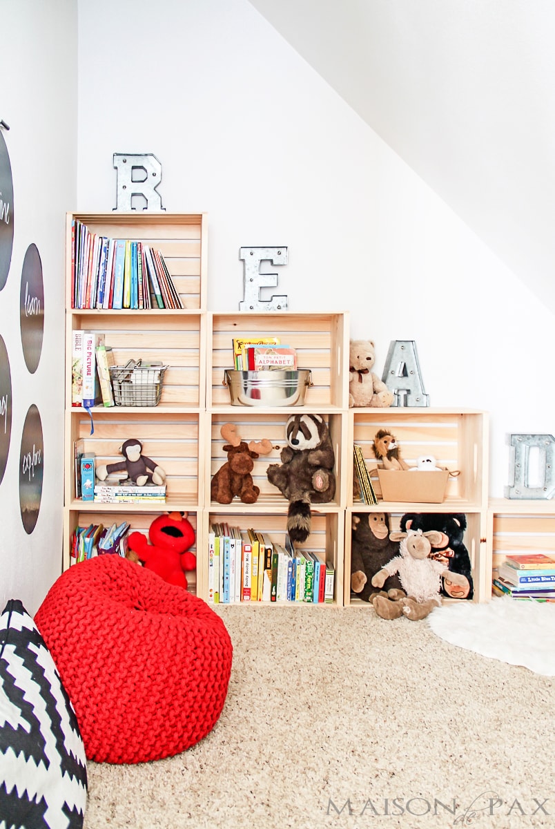 Create an adorable reading and play room for kids with this diy wood crate bookcase | aiweb9ygdry.cmersite.com