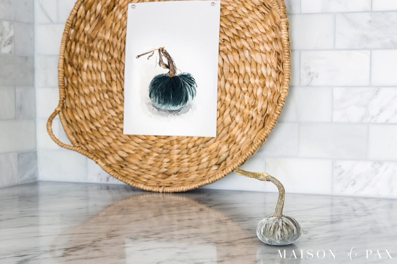 Velvet Pumpkin Painting on basket as wall art #fallprintable #fallart #pumpkin #velvetpumpkin #pumpkinprintable #pumpkinart #wallart #falldecor #falldecorating #freeprintable