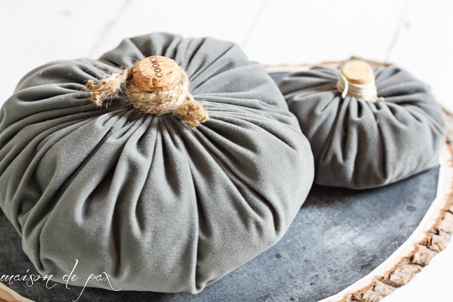 Make your own velvet pumpkins in mere minutes with this easy tutorial via aiweb9ygdry.cmersite.com #diy #fabric #fall #decor