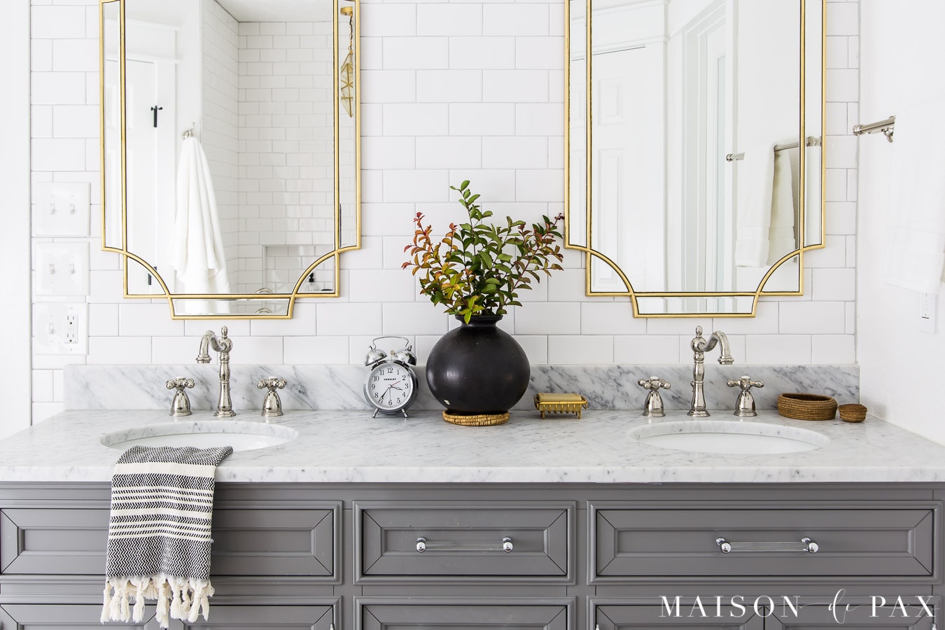 black and white bathroom decor