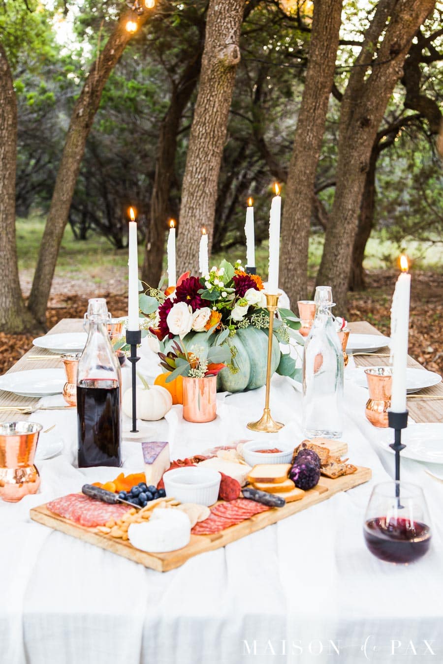 Outdoor Friendsgiving Table Decorating Ideas