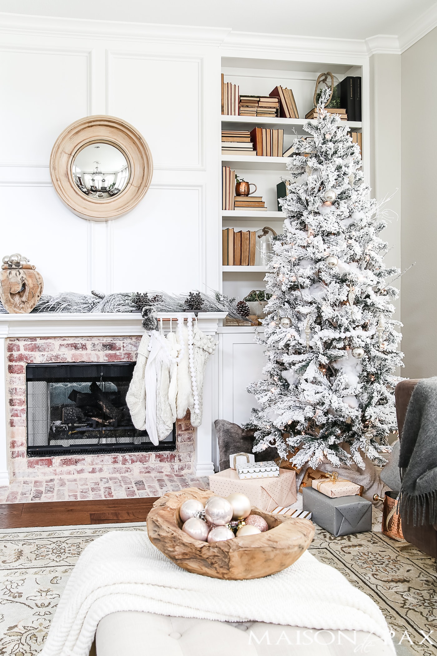 tips for simple, elegant holiday decor: ornaments in a bowl #holidaydecor