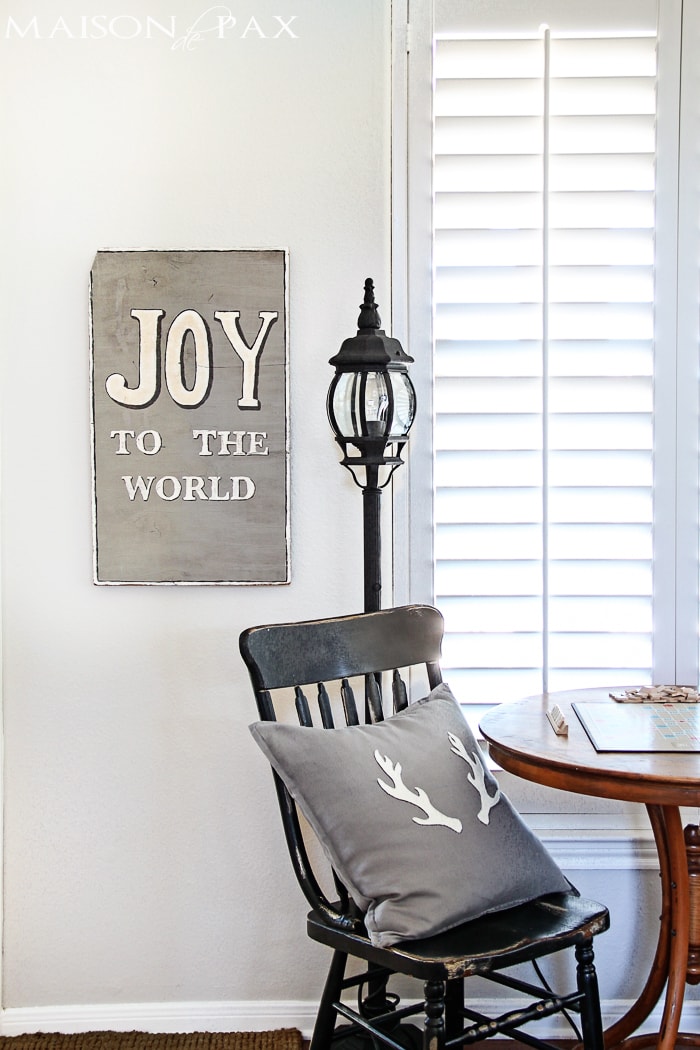 Gorgeous, simple Christmas home tour: natural greenery, winter woodland theme, sparkly touches, and simple reminder of the hope of the season. Tons of diy and decorating ideas | aiweb9ygdry.cmersite.com