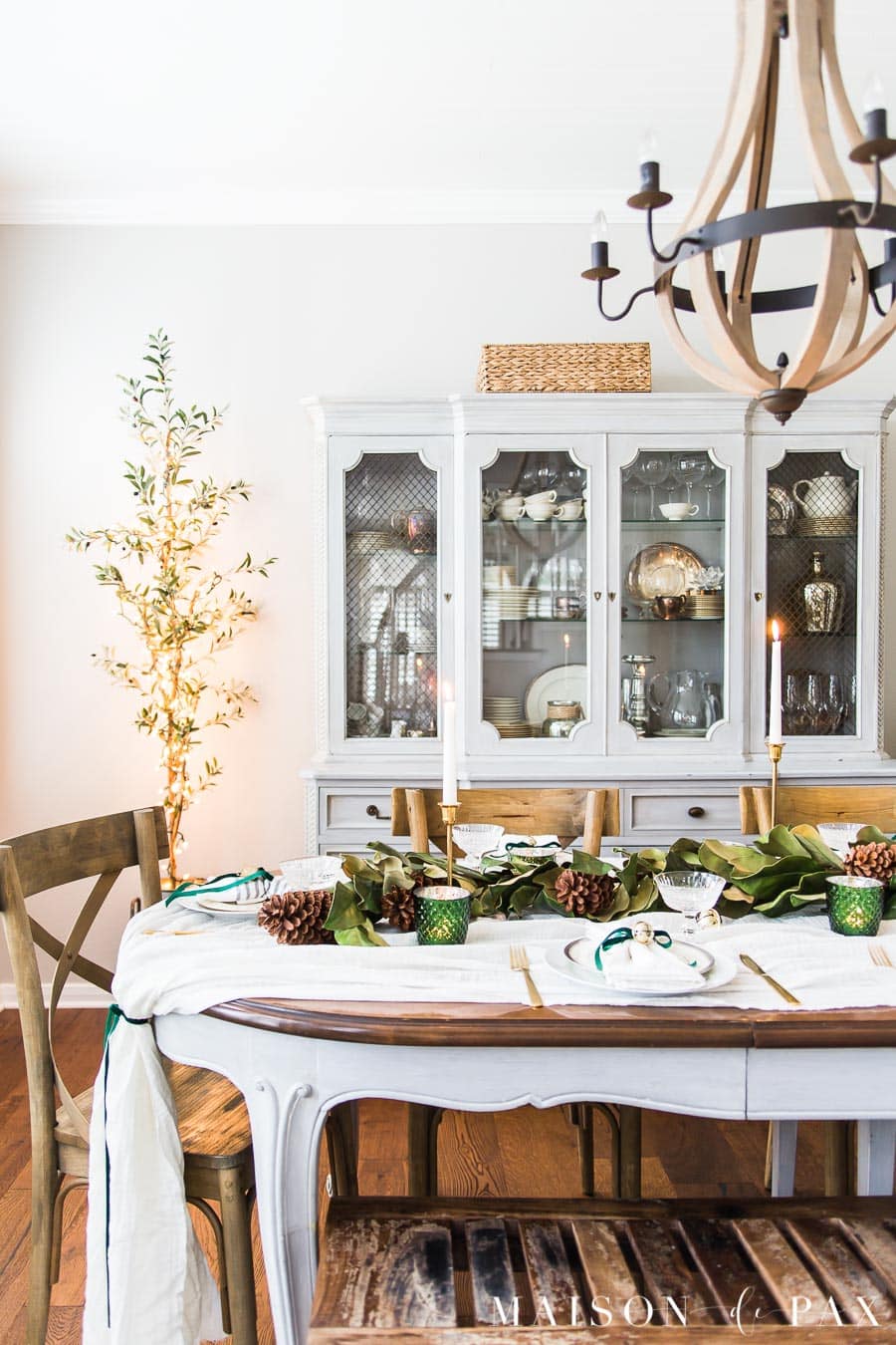 essential holiday decor: the best candles for a festive season