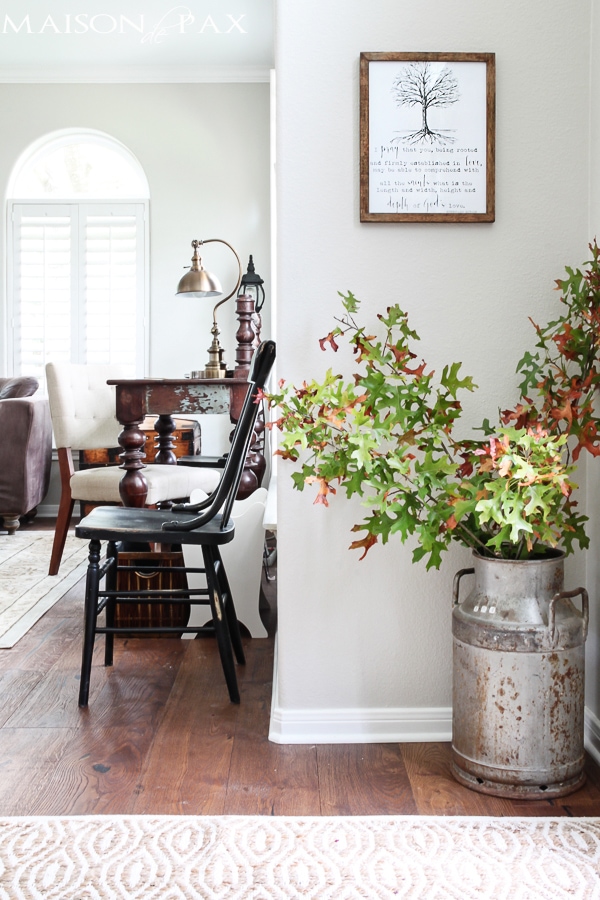 I love this fall home tour! Calming neutrals and lots of texture: simple ideas and easy fall decorations | aiweb9ygdry.cmersite.com